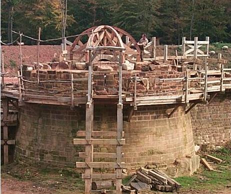 Bauzustand 2002 (mit freundlicher Genehmigung von www.guedelon.org)